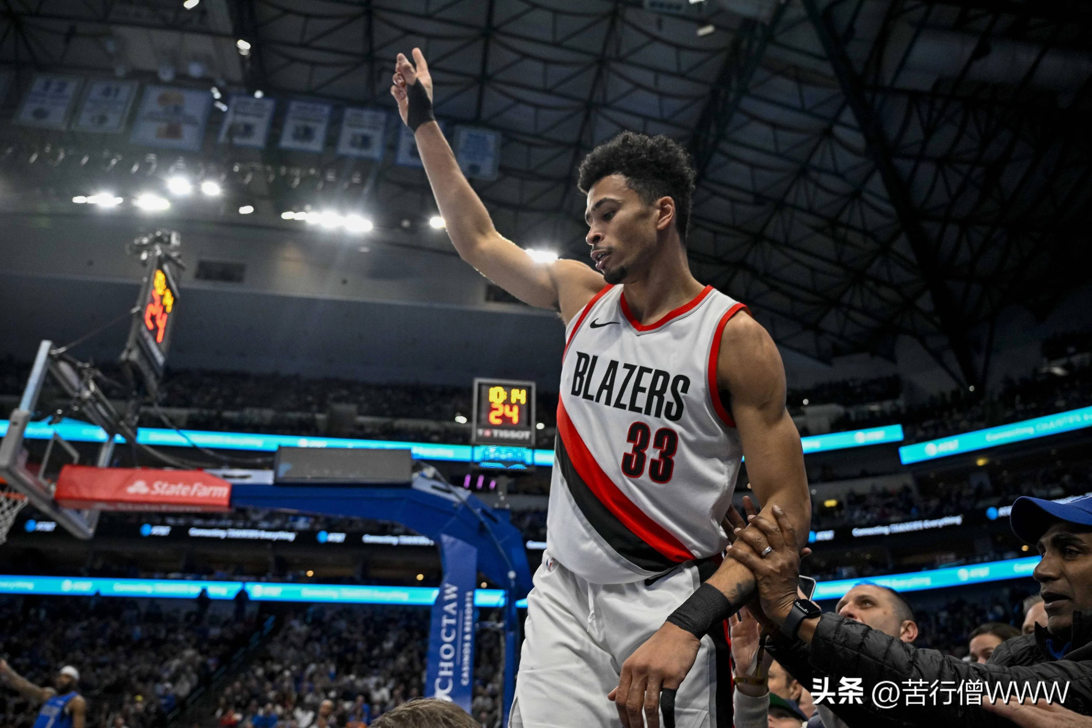 开拓者客场大胜马刺，东部征战取胜