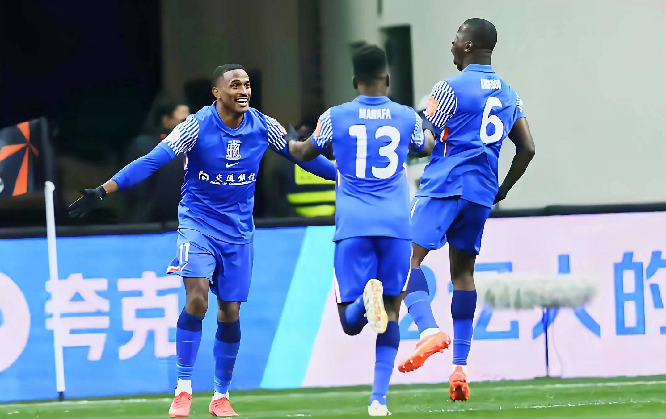 开云体育在线登录-申花中场球员受伤退场，球队状态受影响