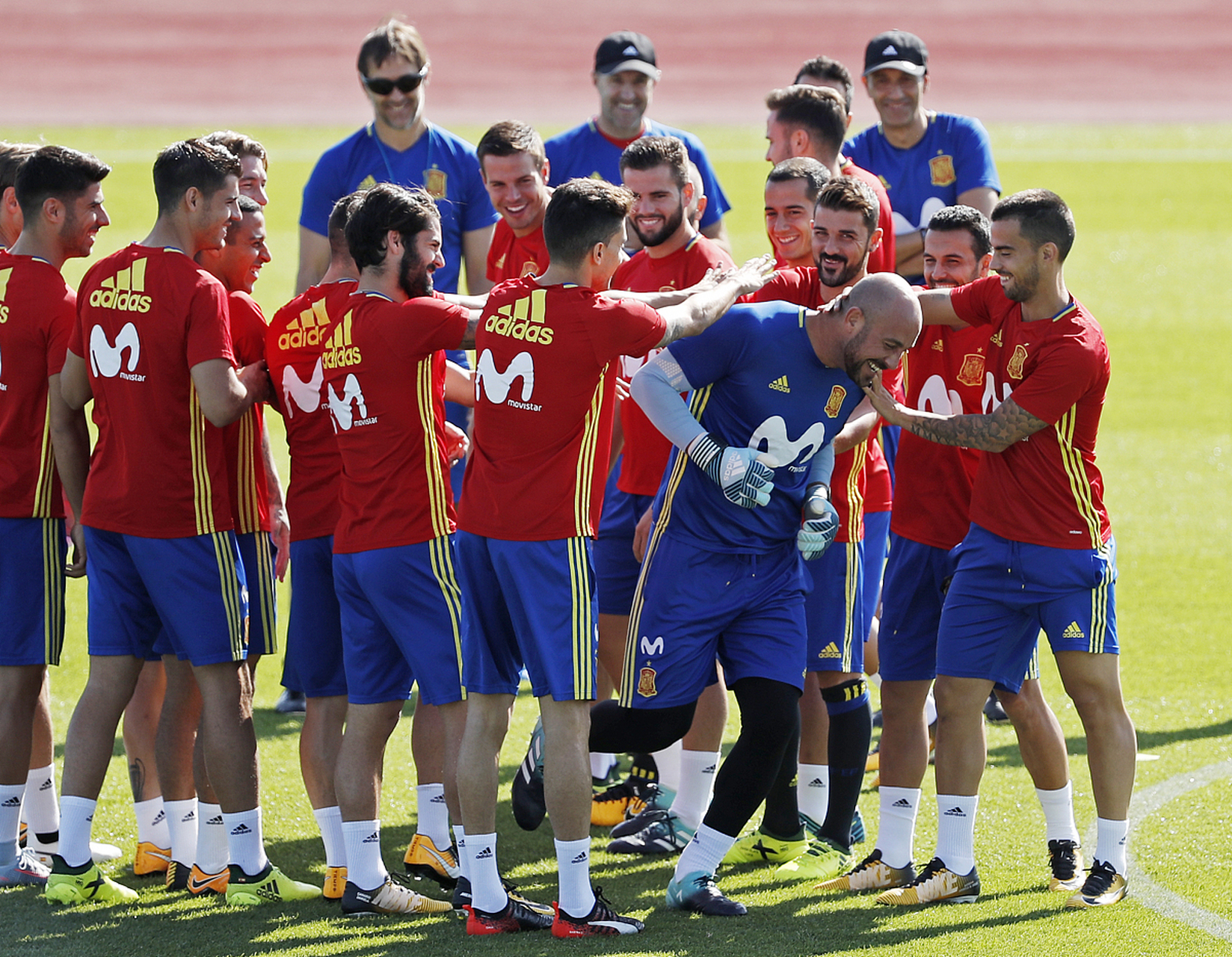 罗马尼亚队人员变动频繁，备战欧洲杯预选赛的简单介绍