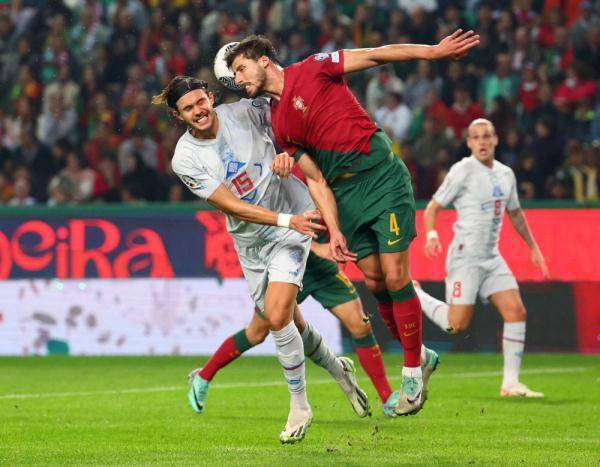 关于冰岛队在欧预赛中大胜一场，晋级前景一片光明的信息