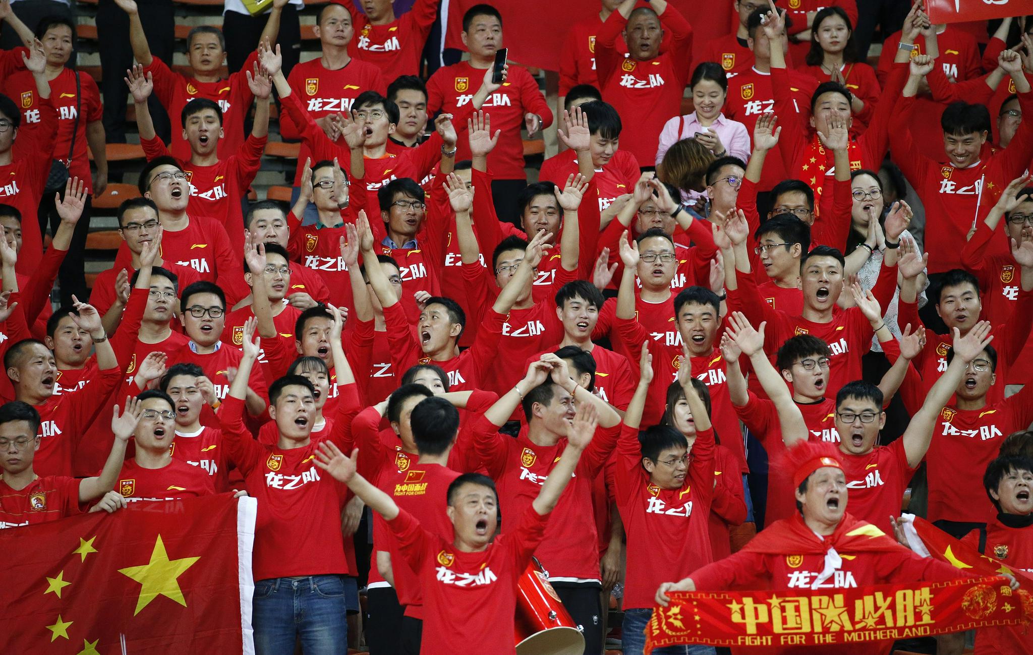 国内足球联赛激情澎湃,球队竞争激烈的简单介绍 国内足球联赛激情澎湃,球队竞争激烈的简单介绍