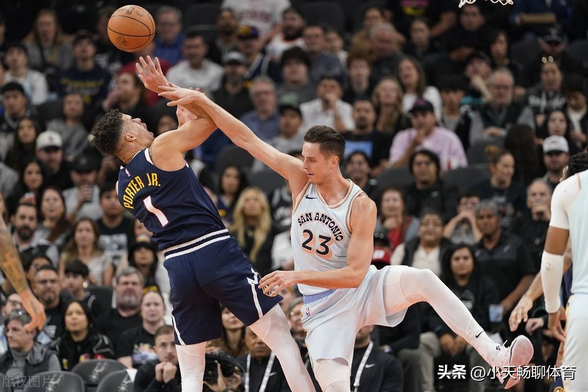 场上球员的精彩表现令人目不转睛!的简单介绍 场上球员的精彩表现令人目不转睛!的简单介绍