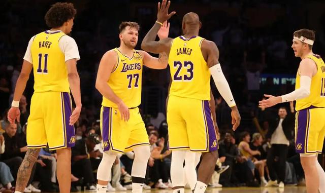 鹈鹕接连失利，面临前所未有压力的简单介绍