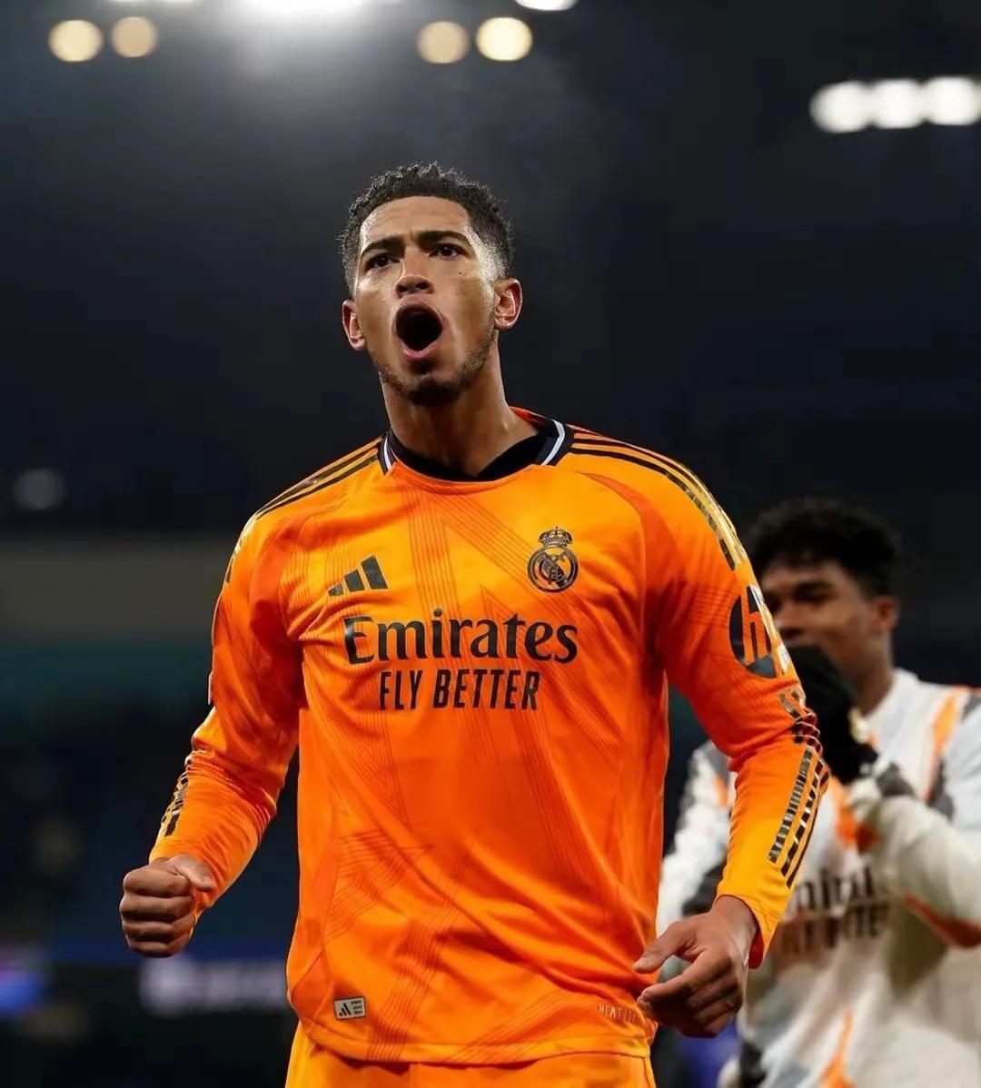 开云体育中国官网-马夏尔梅开二度，曼城逆转皇马