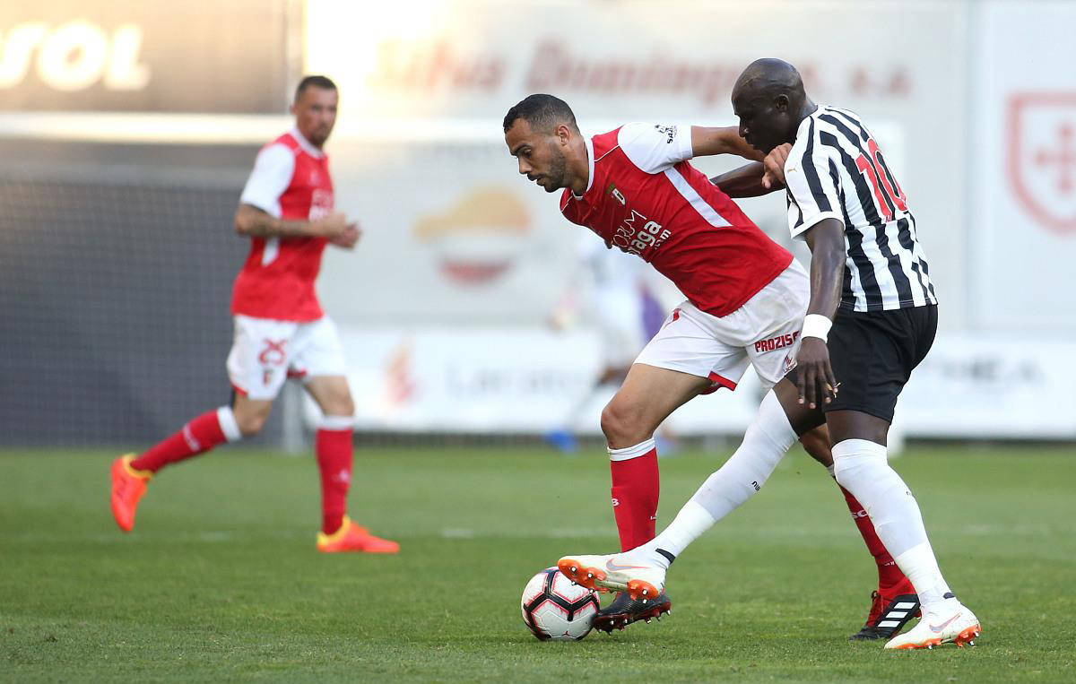 本菲卡战绩喜人,出线前景领跑 本菲卡战绩喜人,出线前景领跑