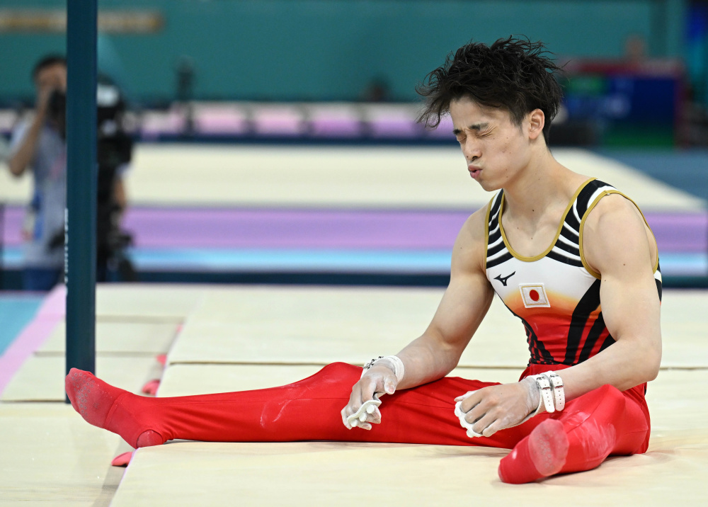 体操单杠男子单项赛场精彩比拼