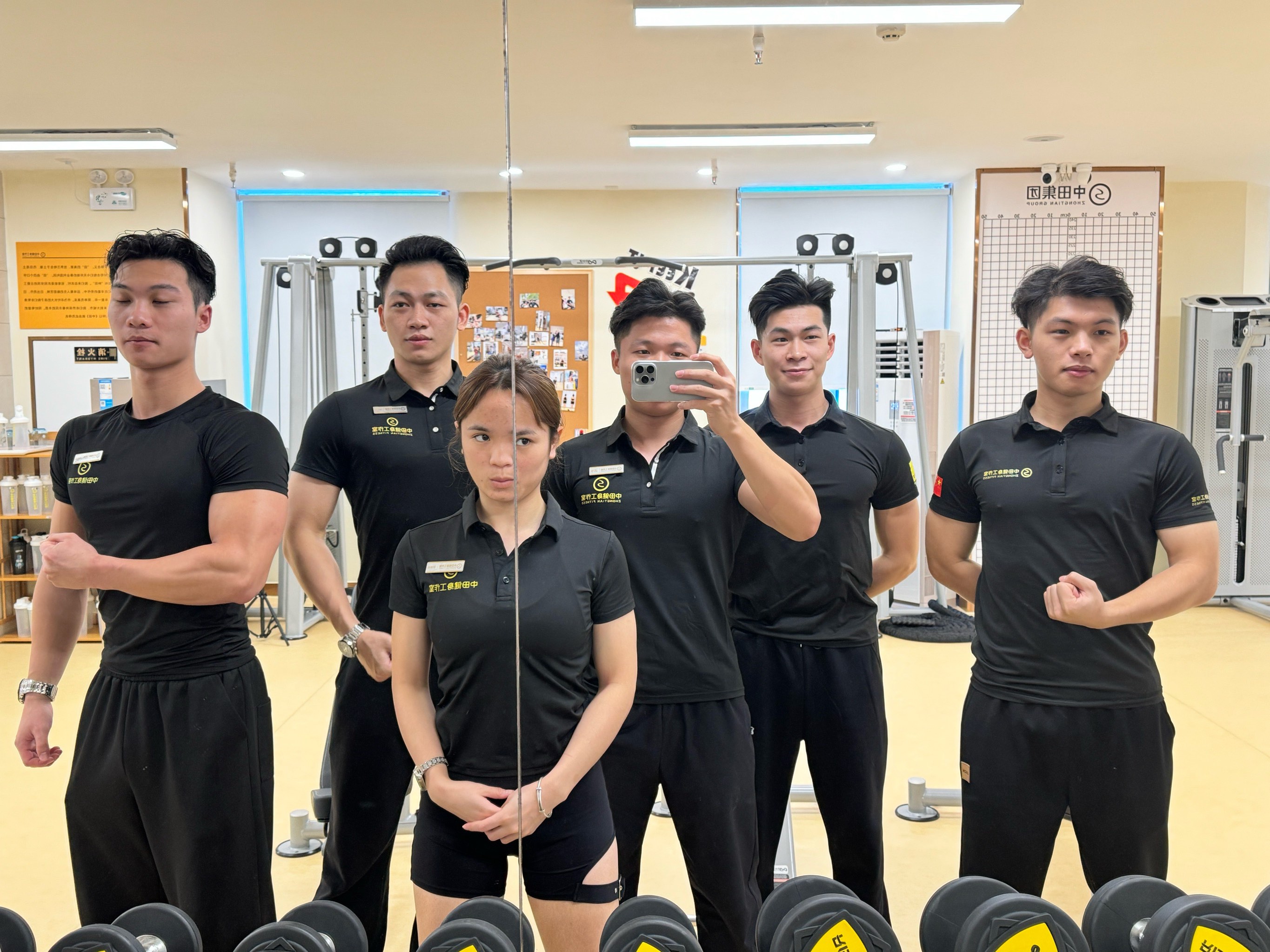 教练团队进行严格训练备战冠军 教练团队进行严格训练备战冠军