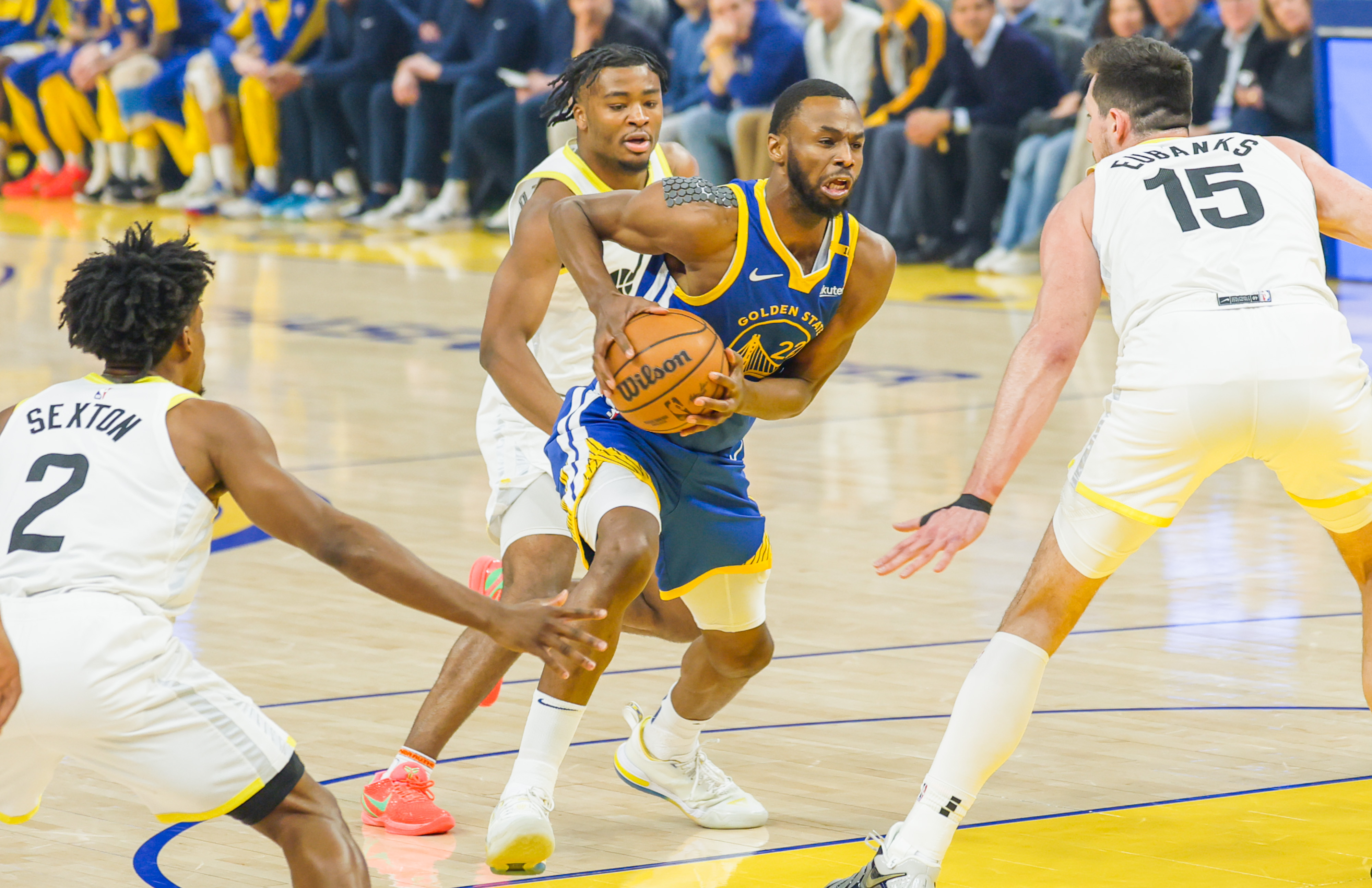 开云体育中国官网-爵士队主场表现出色，取得准胜