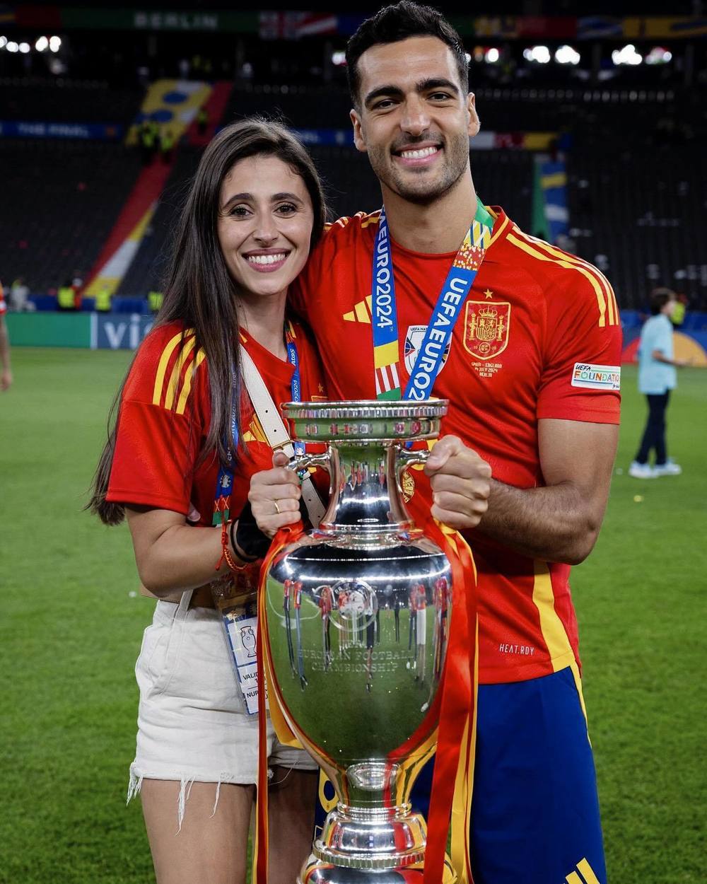 欧洲足球盛宴：赛场精彩不断，球迷欢呼雀跃的简单介绍