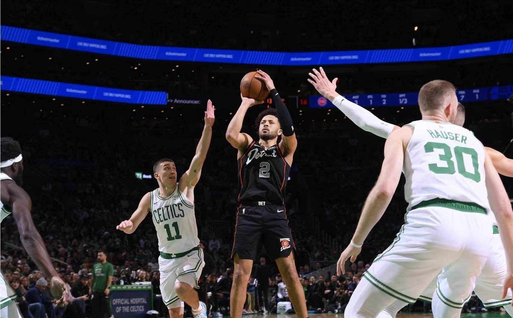 凯尔特人队员力压对手，无懈可击