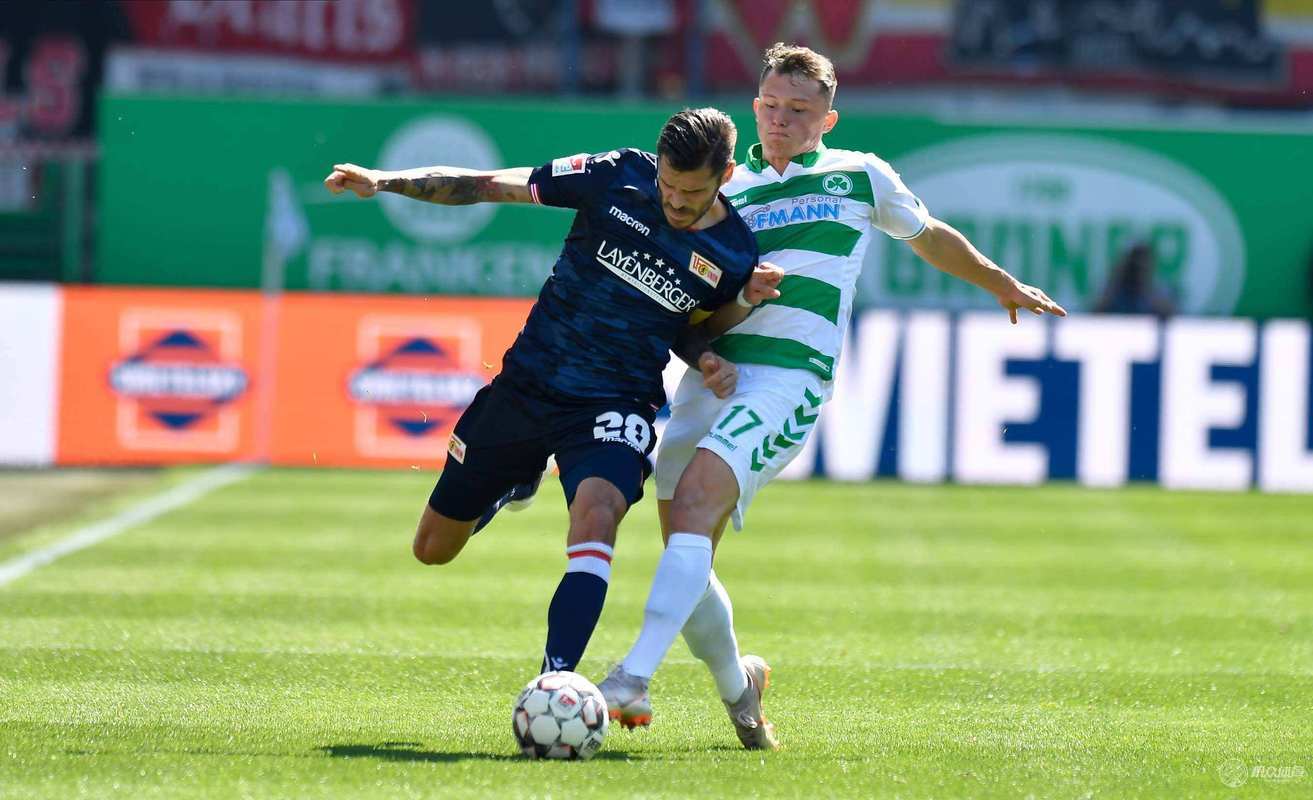 开云体育网页版-沙尔克遭遇惨败，球队陷入危机