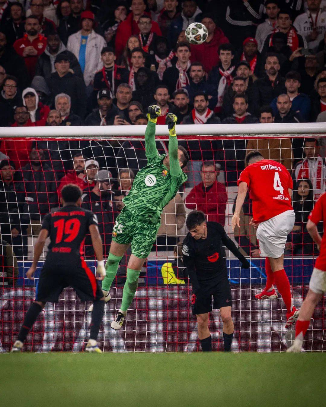 巴萨中前场配合默契,取得连胜 巴萨中前场配合默契,取得连胜