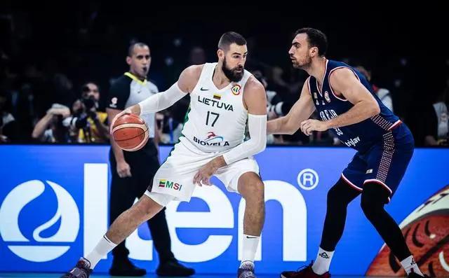 包含斯洛文尼亚队大获全胜，晋级下一轮的词条