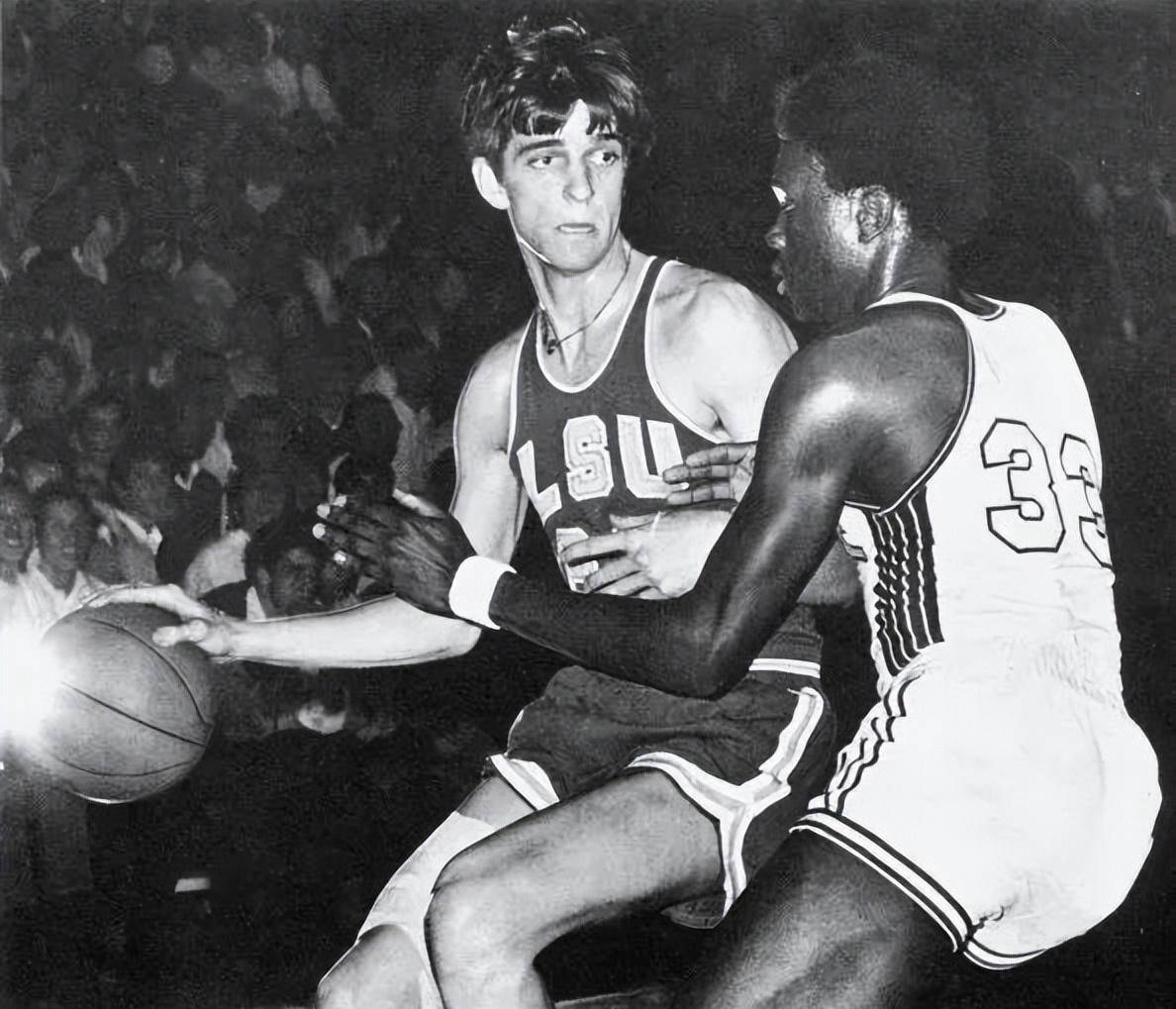 开云体育-张伯伦助球队取得决定性胜利，一路领先的简单介绍