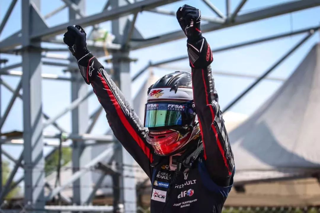 开云体育官网-拉脱维亚选手在赛场上斩获胜利登顶领奖台的简单介绍