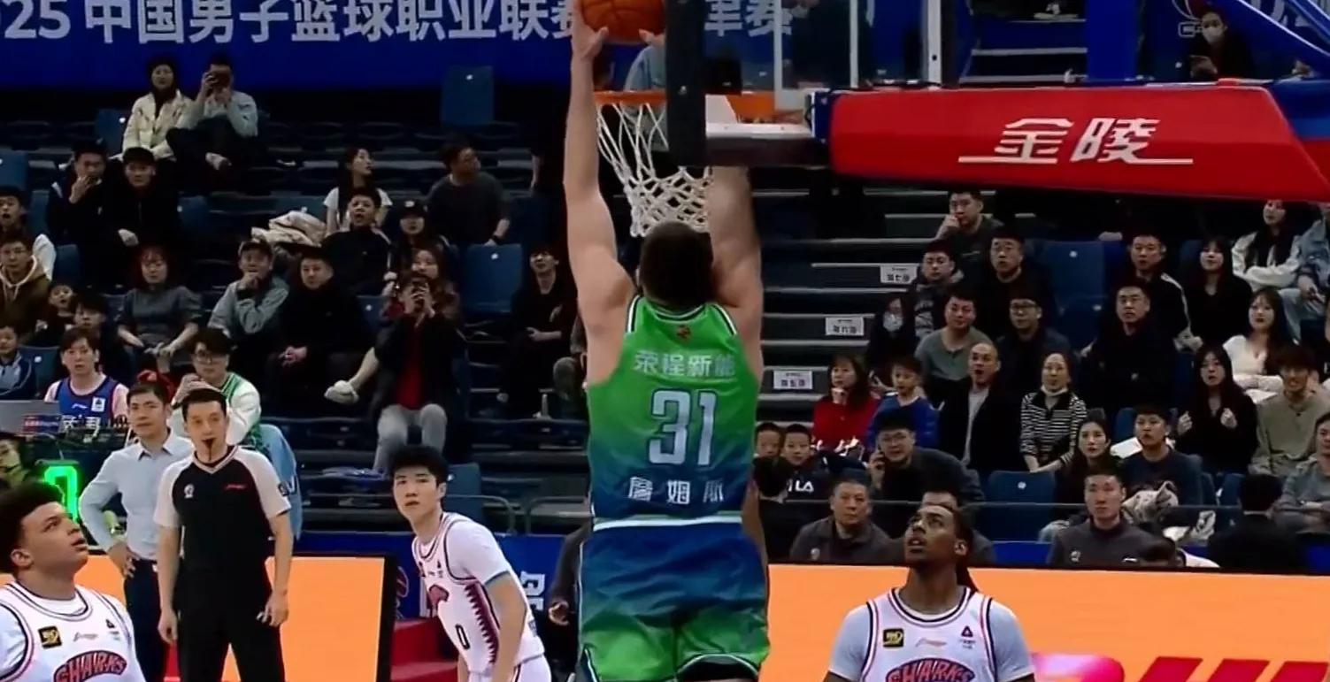 开云体育亚洲官网-北京队在比赛中运用出色战术，击败对手取胜的简单介绍