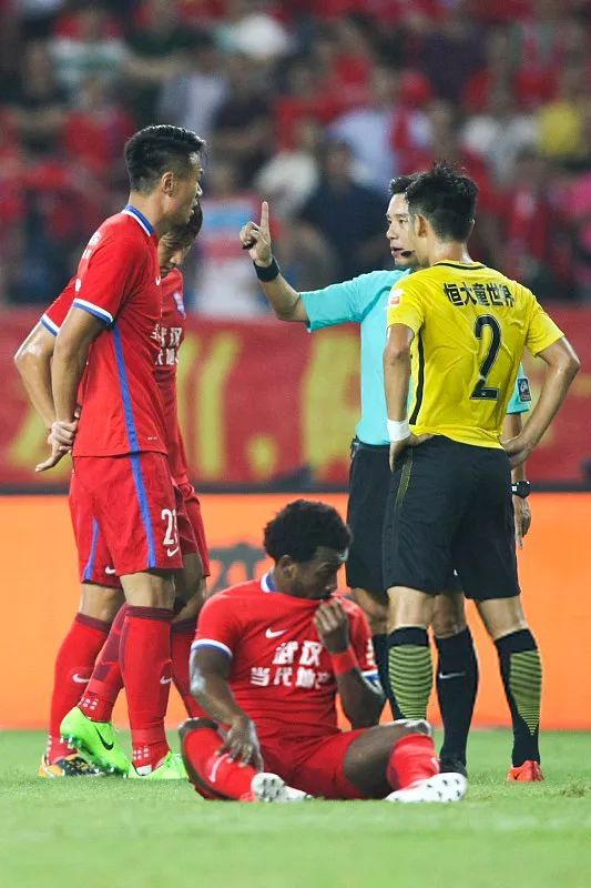 壮烈一战:球队表现出色浴血奋战夺得胜利的简单介绍 壮烈一战:球队表现出色浴血奋战夺得胜利的简单介绍