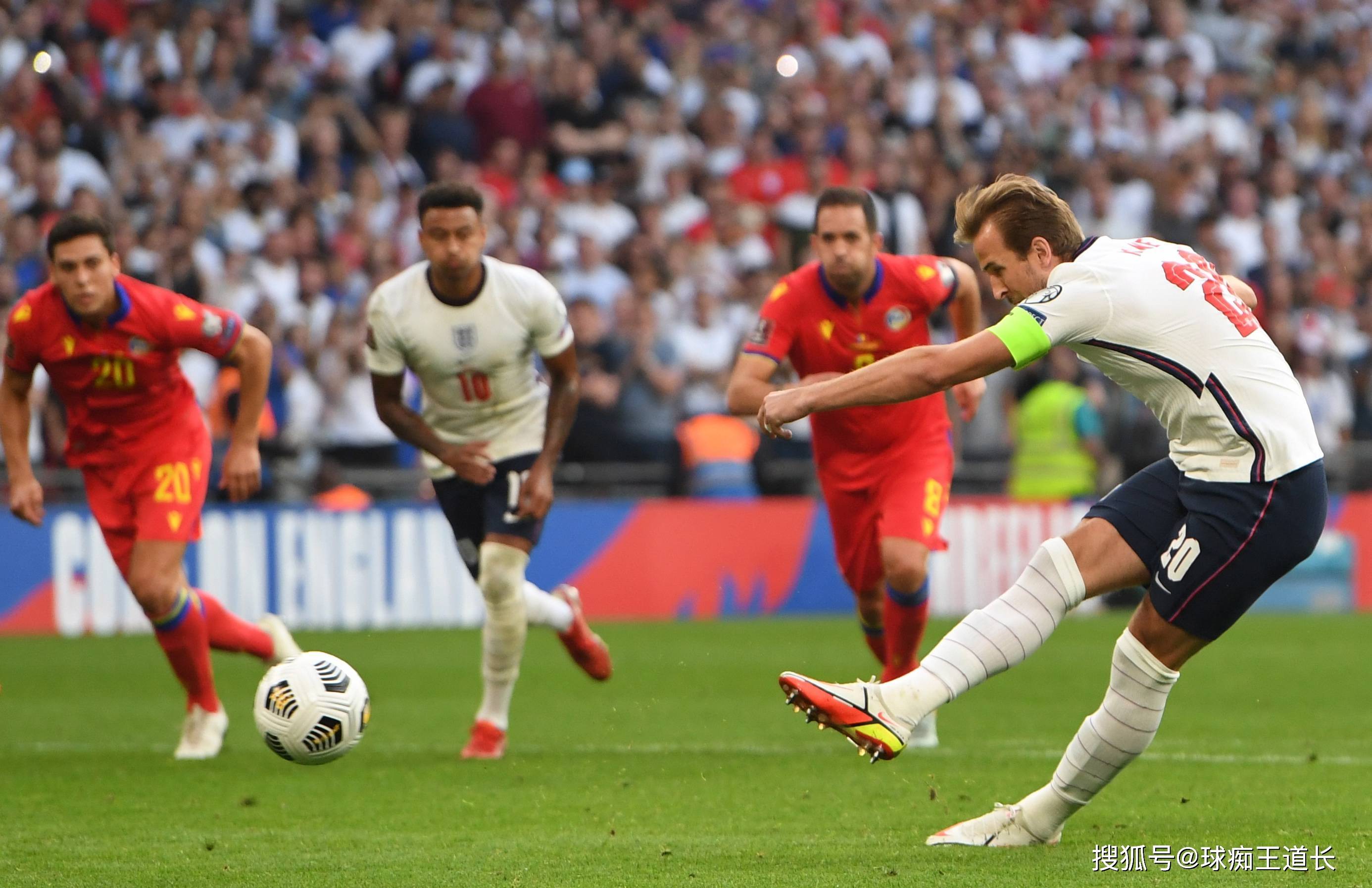 开云体育官方入口-包含精彩赛事！国际足球盛宴吸引观众目光的词条