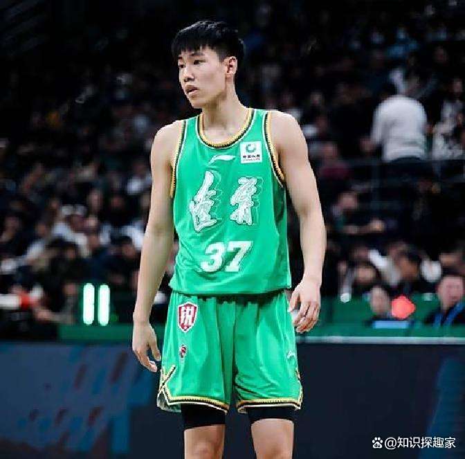 开云体育入口-顶级篮坛观望未来新星，谁将成为下一个传奇？