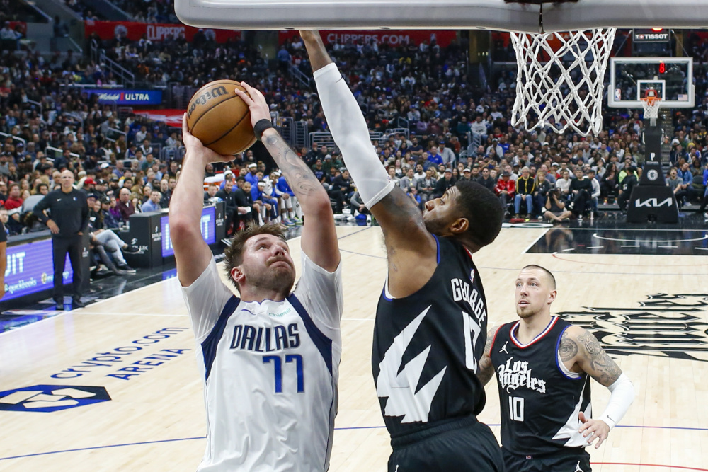 开云体育app下载-快船战胜独行侠，莱纳德再次发挥关键作用