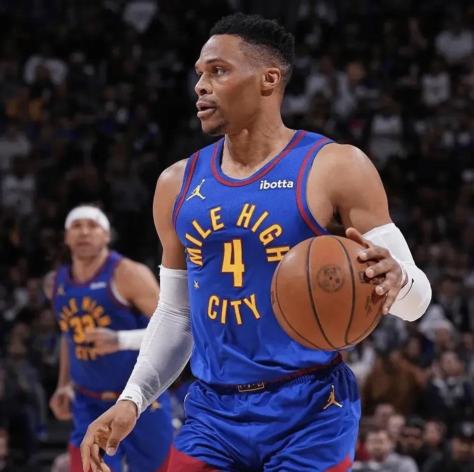 快船战胜独行侠,莱纳德再次发挥关键作用 快船战胜独行侠,莱纳德再次发挥关键作用