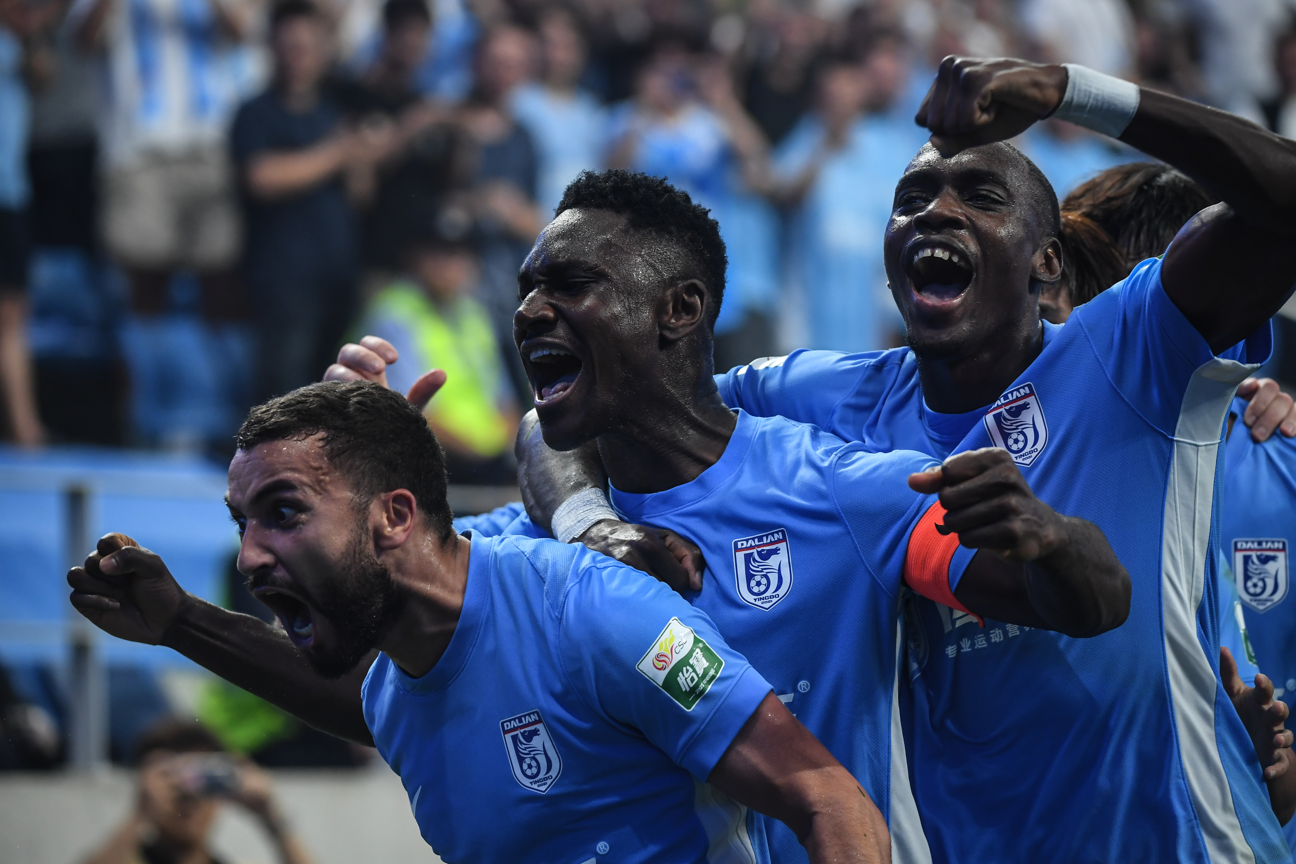 重磅足球比赛即将上演，球员们心态良好迎接挑战