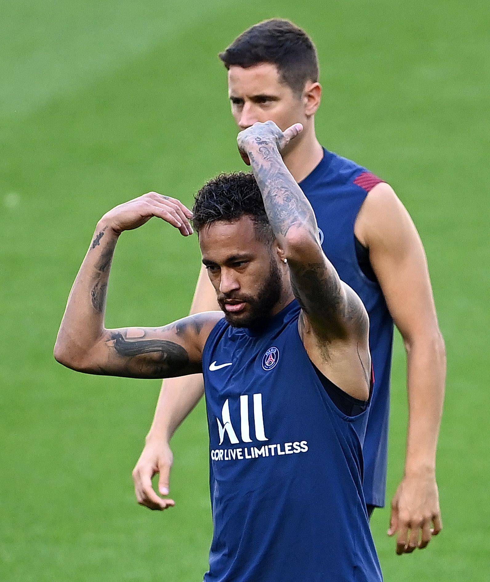 哥伦比亚队低调出征，突袭欧洲足球联赛半决赛的简单介绍