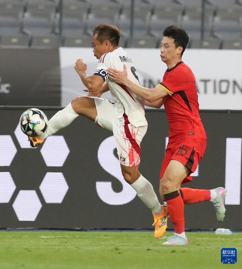 日本球员在美国足球比赛中大放异彩 日本球员在美国足球比赛中大放异彩