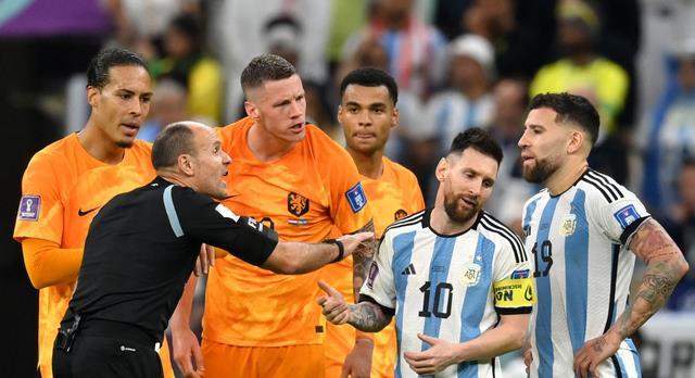 开云体育网页版-比赛中双方展开争夺，场面火爆激烈