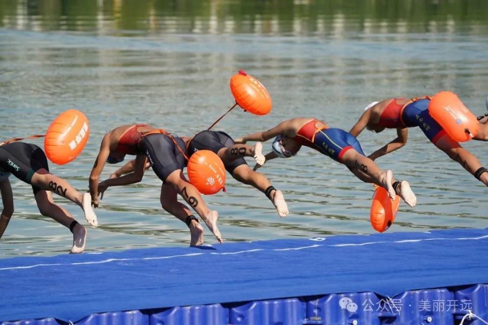 铁人三项男子比赛：德国选手再夺冠