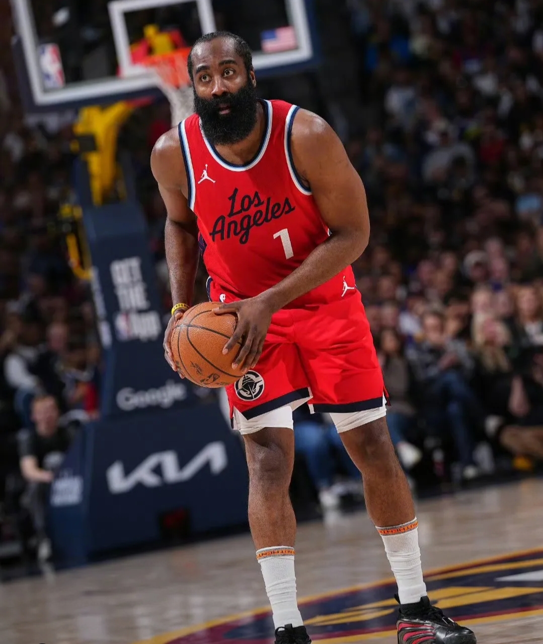 开云体育在线登录-火箭险胜国王，哈登发挥出色，拿下比赛