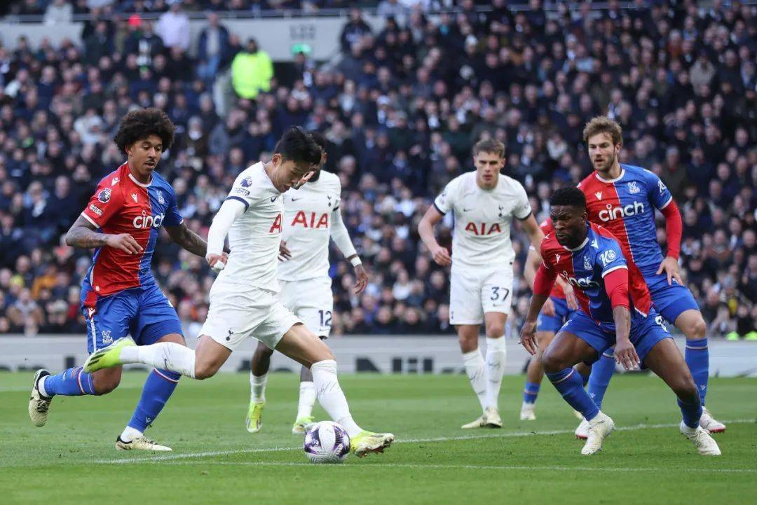 开云体育在线-水晶宫主场逆转获胜，实现连胜追赶前列的简单介绍