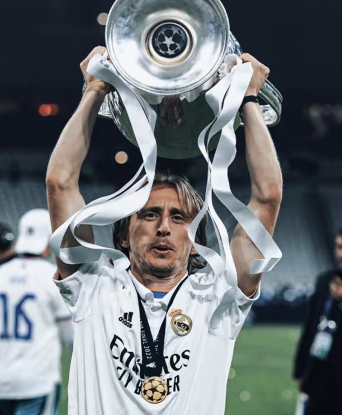 欧洲篮球选手喜获全国联赛的最高荣誉