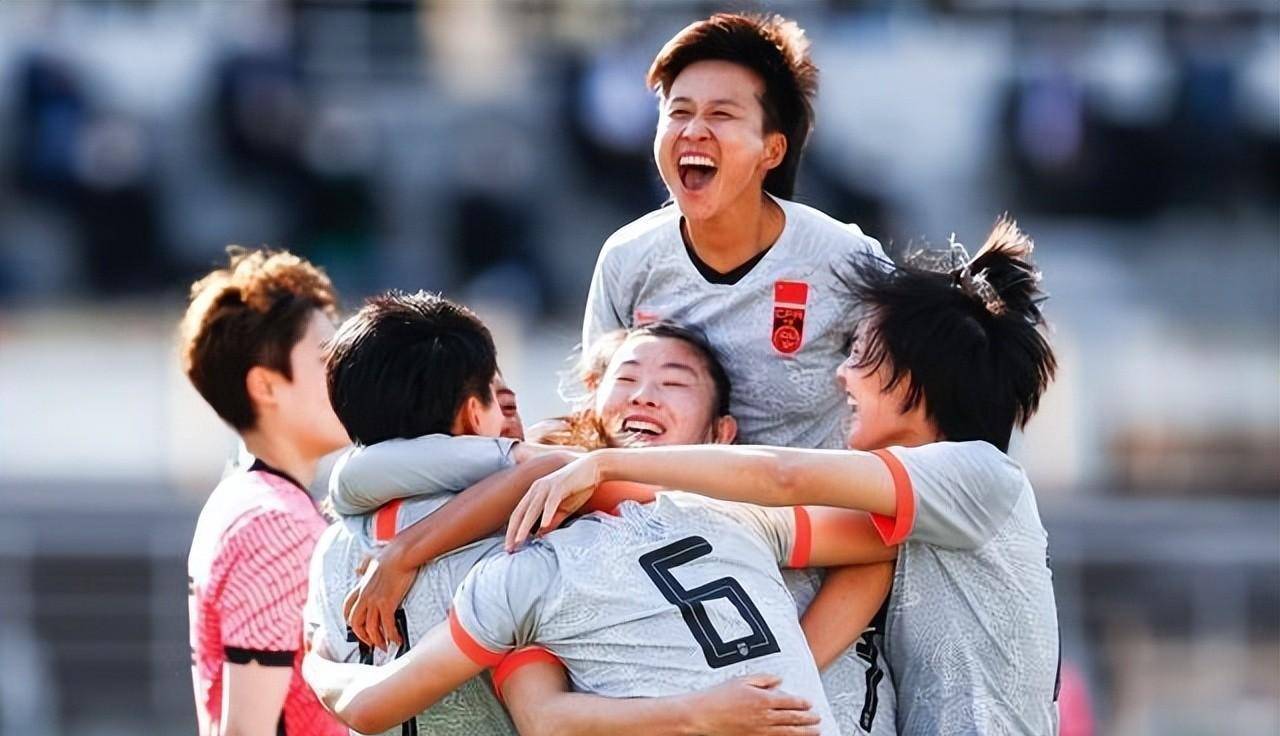 开云体育app-胜利的欢呼声！女足赛场上的成功时刻的简单介绍