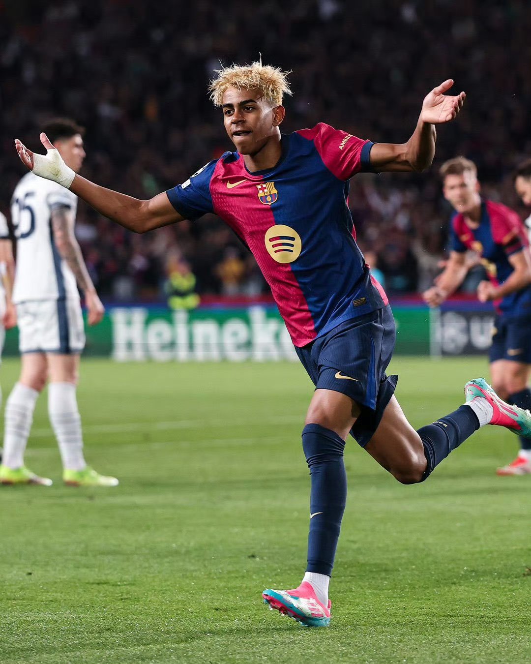 巴塞罗那防守稳固，备战欧冠半决赛