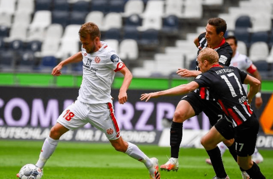 关于斯图加特在主场大胜，实现完美表现的信息