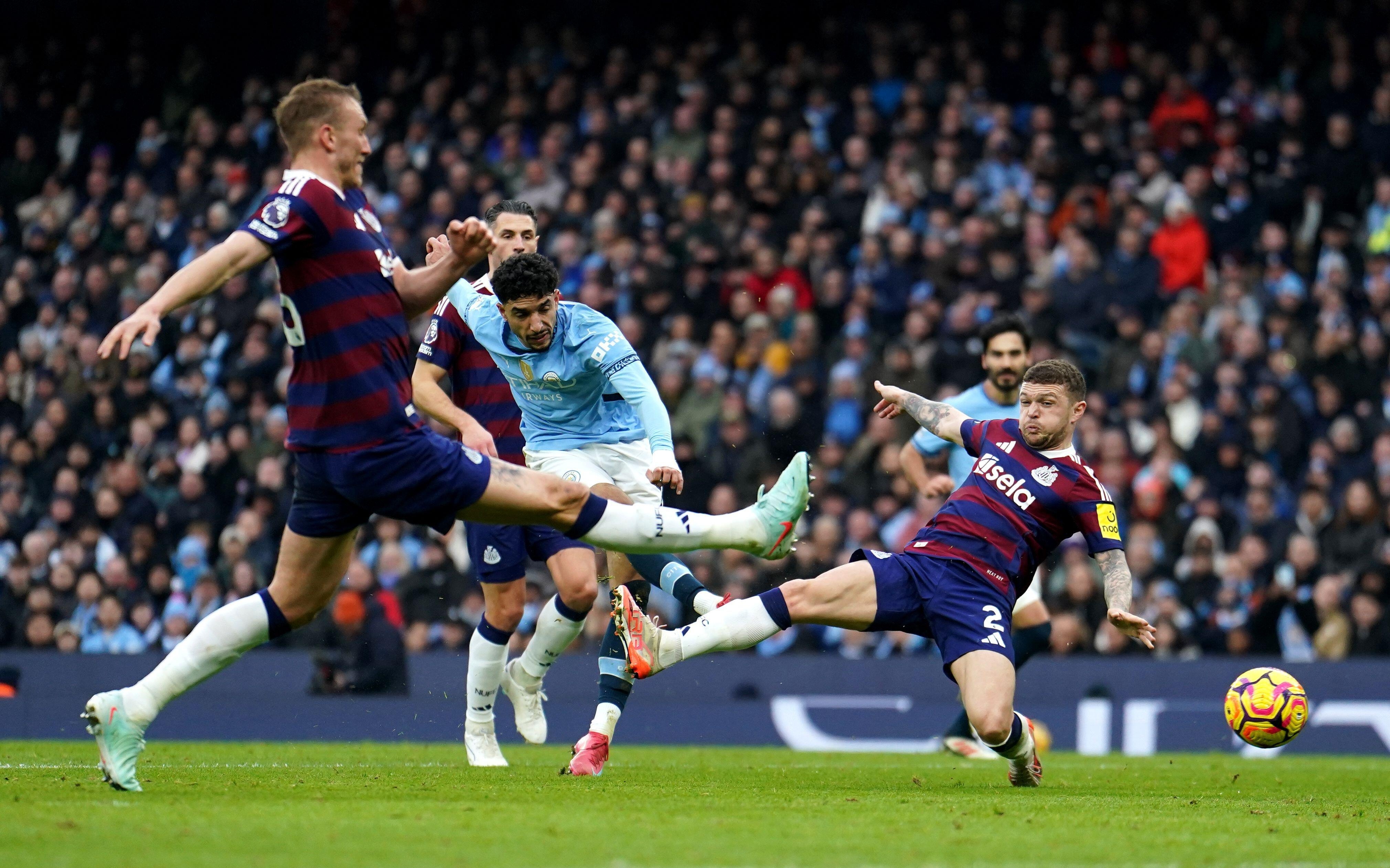 开云体育入口-阿森纳球迷疯狂庆祝球队胜利